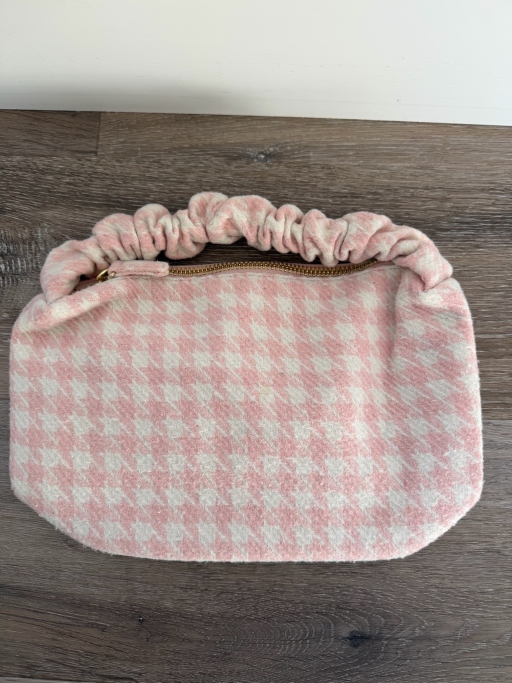 Pink Houndstooth Scrunch Handle Clutch
